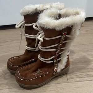 Carter’s Brown Faux Fur Lined Boots with Embroidered Detail